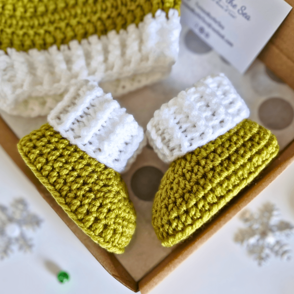 Handmade Christmas Baby Hat & Bootie Set – Mistletoe Green and White - Twisted by the Sea