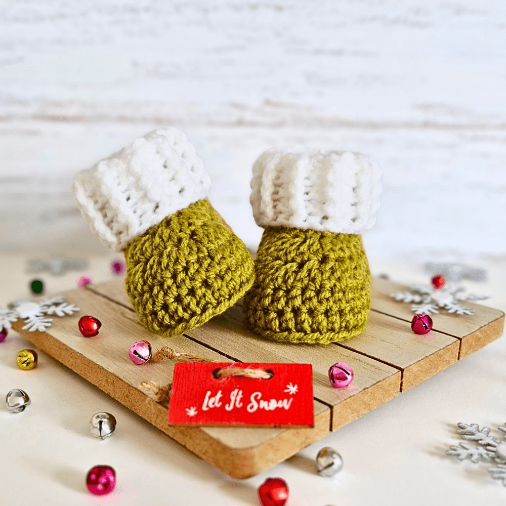 Handmade Christmas Baby Hat & Bootie Set – Mistletoe Green and White - Twisted by the Sea