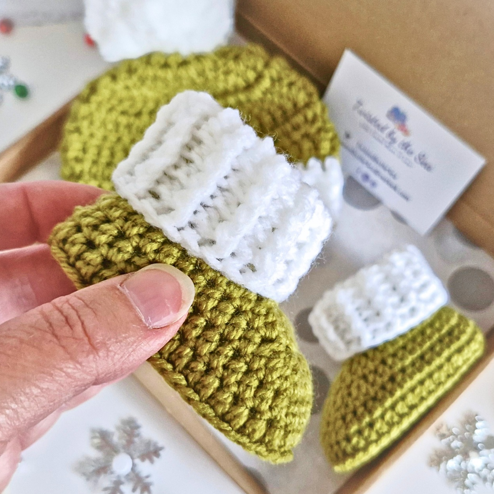 Handmade Mistletoe & White Crochet Baby Booties – Christmas Gift – Baby Booties crafted in soft acrylic yarn and available in multiple colours by Twisted by the Sea.