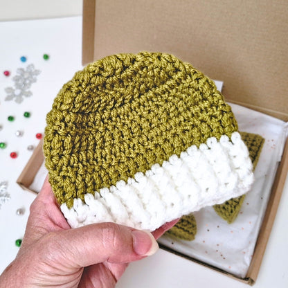 Handmade Christmas Baby Hat & Bootie Set – Newborn to 6 Months