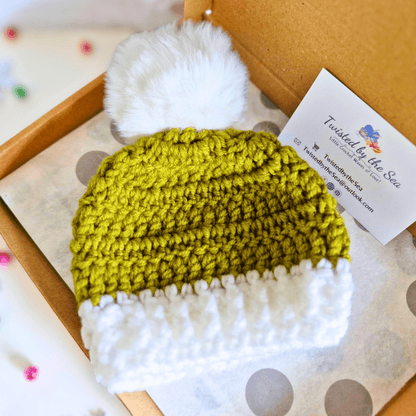 Handmade Christmas Baby Hat & Bootie Set – Mistletoe Green and White - Twisted by the Sea