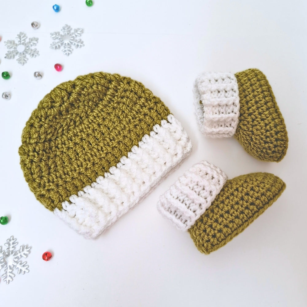 Handmade Christmas Baby Hat & Bootie Set – Newborn to 6 Months