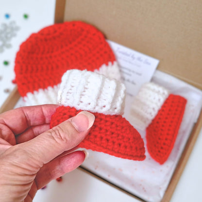 Handmade Christmas Baby Hat & Bootie Set – Newborn to 6 Months